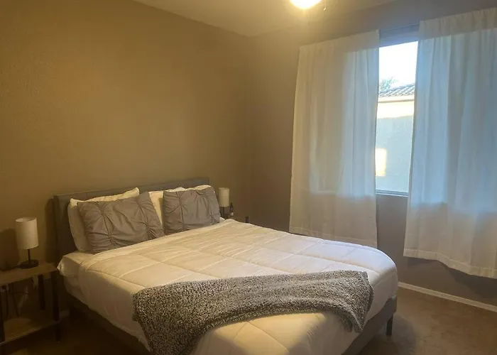 Cozy In Gated Community With Pool By Phx Airport, Tempe, And Old Town Apartment